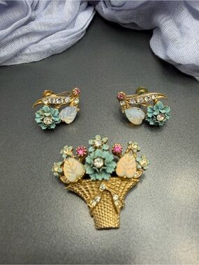 Vintage Czech Glass Floral Basket Brooch & Earrings - Mint & Pink with box